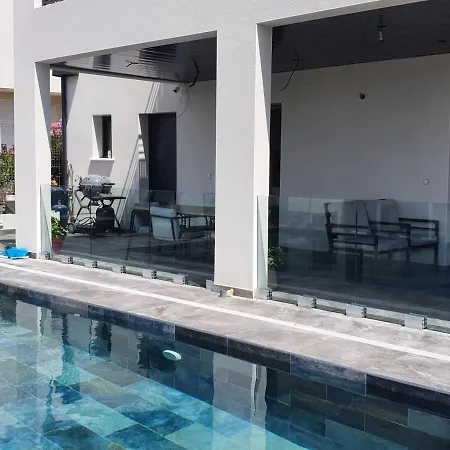 Villa With Swimming Pool *